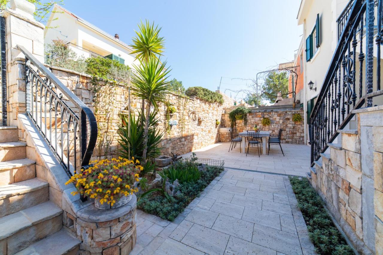 Villa Sun Garden - 4 Star Villa With Heated Swimming Pool, Quiet Bay, Bbq, 50M From The Sea Milna  Exterior photo