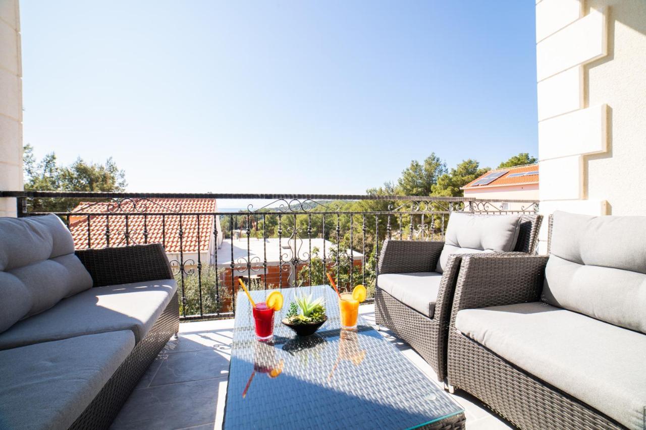 Villa Sun Garden - 4 Star Villa With Heated Swimming Pool, Quiet Bay, Bbq, 50M From The Sea Milna  Exterior photo