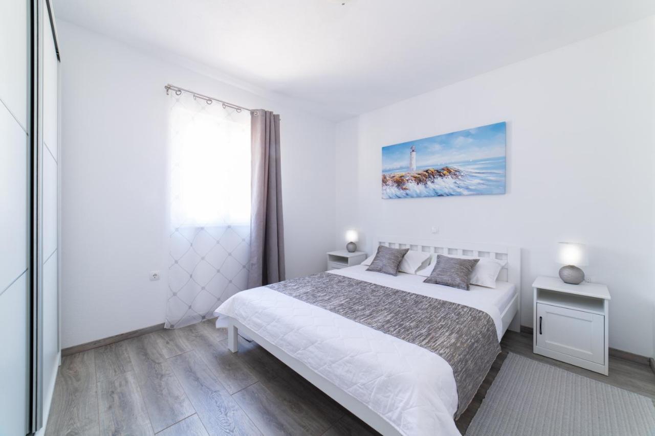 Villa Sun Garden - 4 Star Villa With Heated Swimming Pool, Quiet Bay, Bbq, 50M From The Sea Milna  Exterior photo