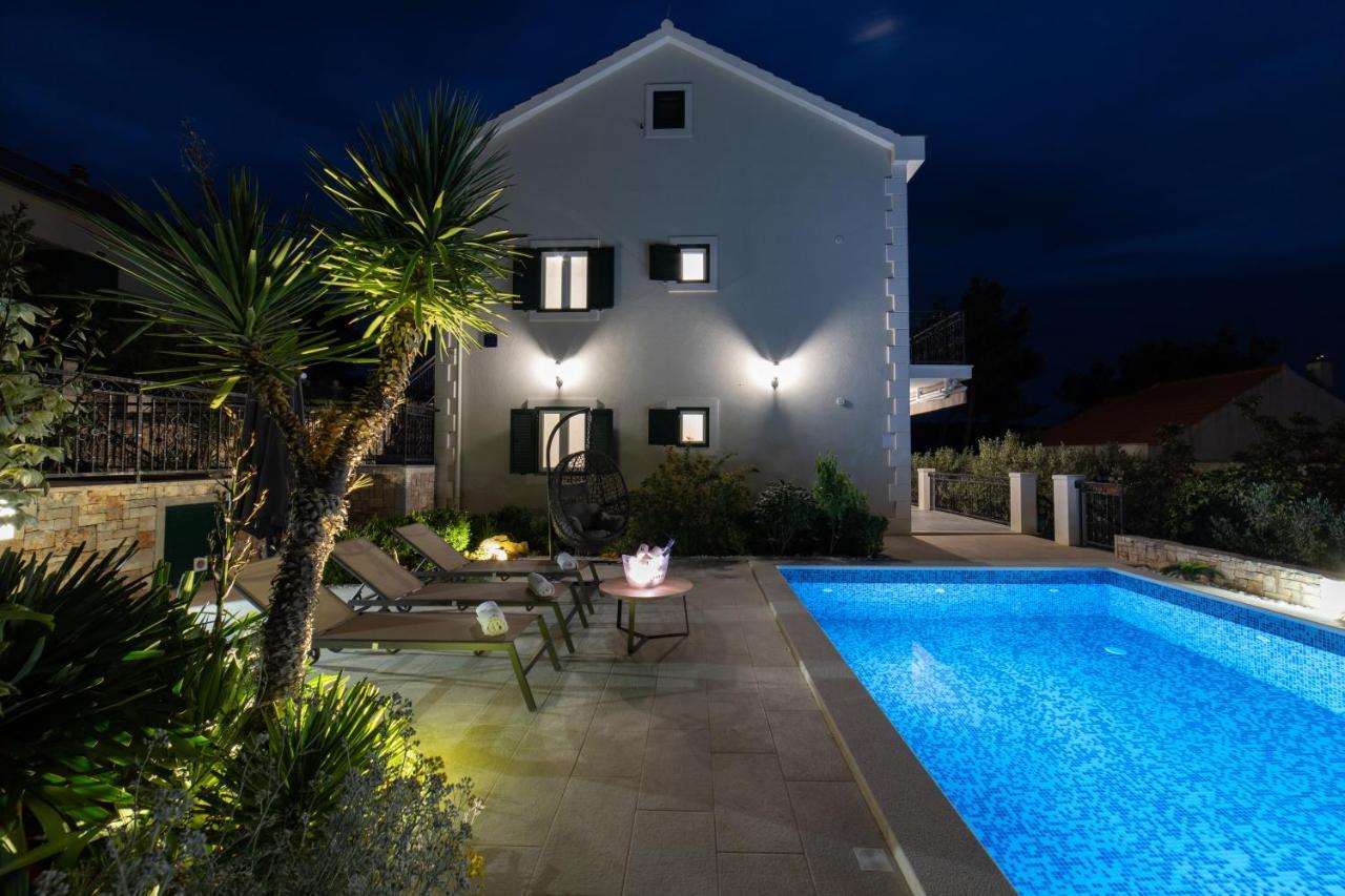 Villa Sun Garden - 4 Star Villa With Heated Swimming Pool, Quiet Bay, Bbq, 50M From The Sea Milna  Exterior photo