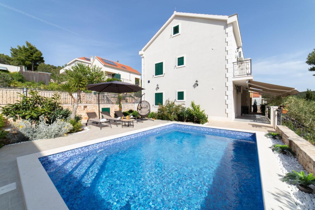 Villa Sun Garden - 4 Star Villa With Heated Swimming Pool, Quiet Bay, Bbq, 50M From The Sea Milna  Exterior photo