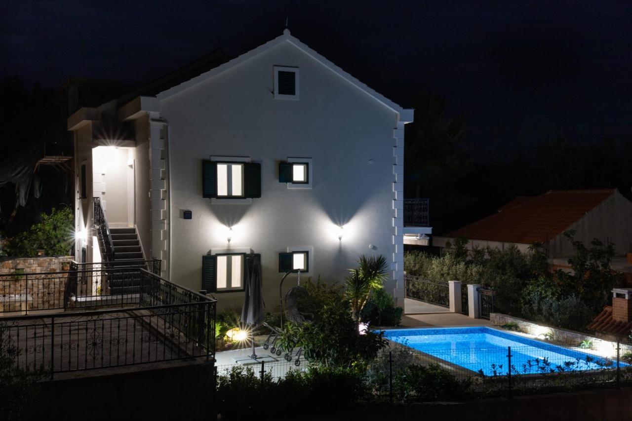 Villa Sun Garden - 4 Star Villa With Heated Swimming Pool, Quiet Bay, Bbq, 50M From The Sea Milna  Exterior photo