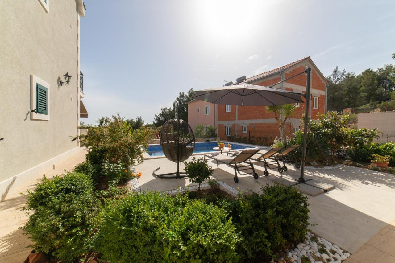 Villa Sun Garden - 4 Star Villa With Heated Swimming Pool, Quiet Bay, Bbq, 50M From The Sea Milna  Exterior photo